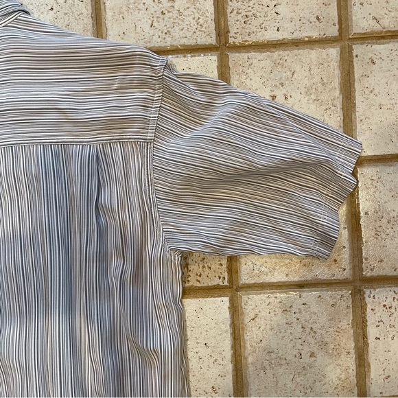 Grey North face short sleeve button up shirt. - Picture 5 of 12